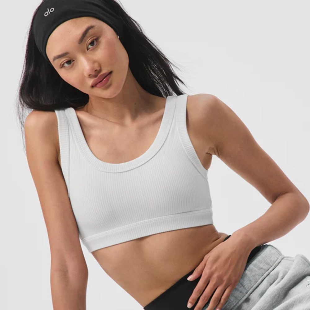 ALO Yoga Wellness Sports Bra in White size small